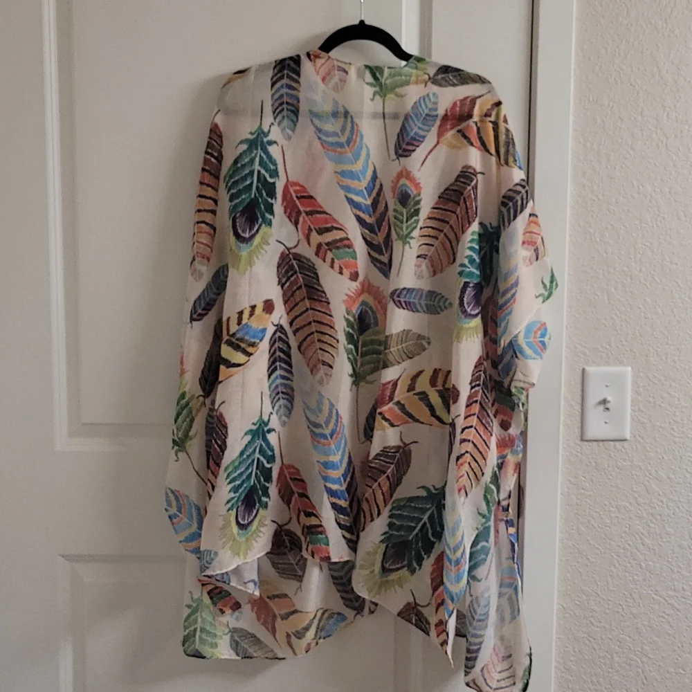 JC Sunny Printed Woven 100 % cotton lightweight Kimono. Feather 🪶 multicolor